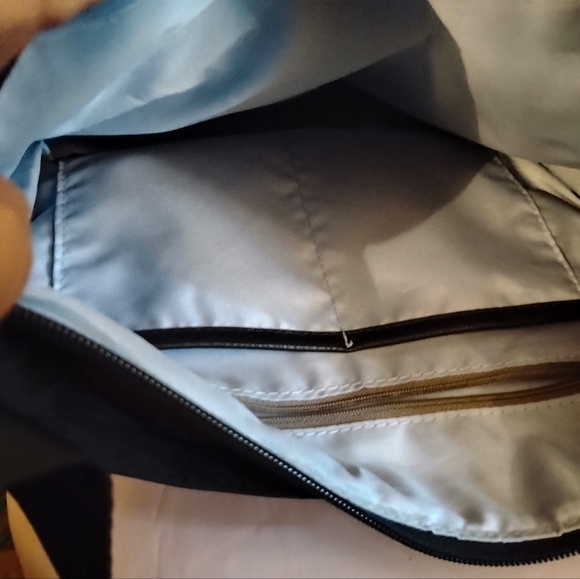 Baggallini crossbody bag in black and beautiful blue.. - Picture 4 of 9